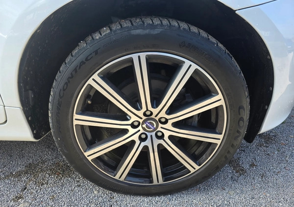 Volvo XC 60 cena 91900 przebieg: 125179, rok produkcji 2017 z Piaseczno małe 631
